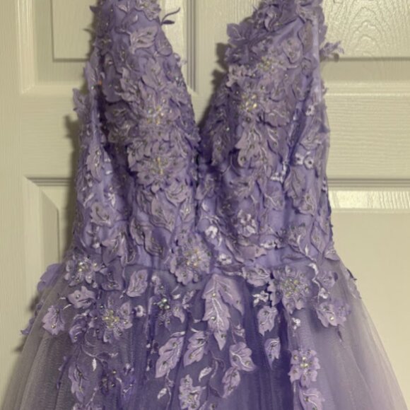 Elegant Lilac/Lavender Tulle Gown with 3D Floral Details - Picture 8 of 10